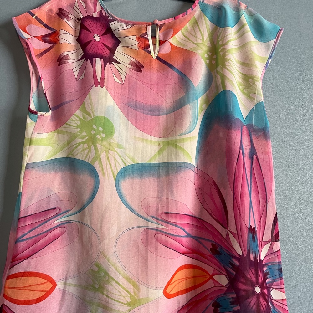 SELLING VERTIGO TOP FOR WOMEN SIZE MEDIUM COLOR FLORAL PATTERN SLEEVELESS BNWOT - Picture 6 of 13